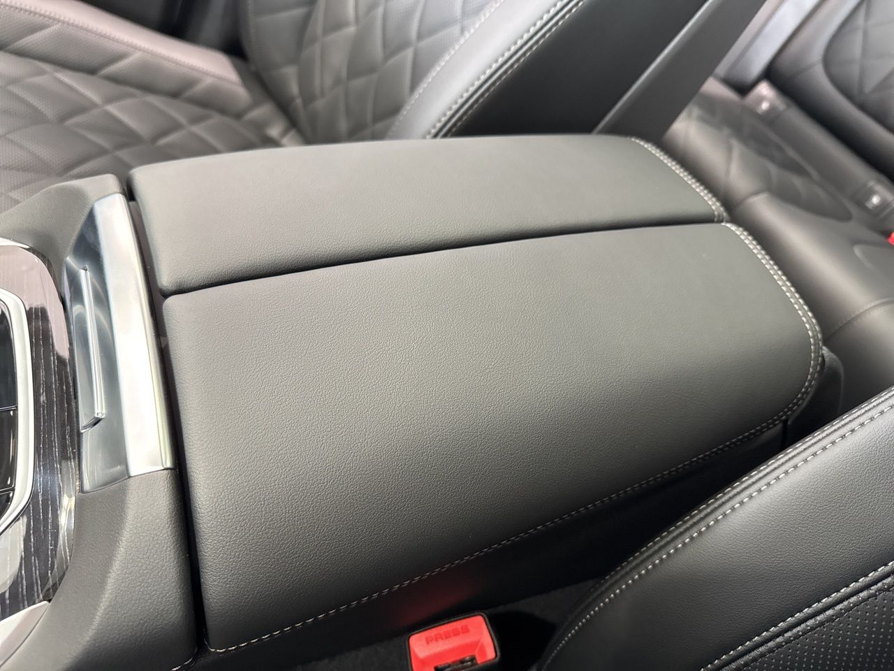 2026 BMW X5 M60i - Photo 33