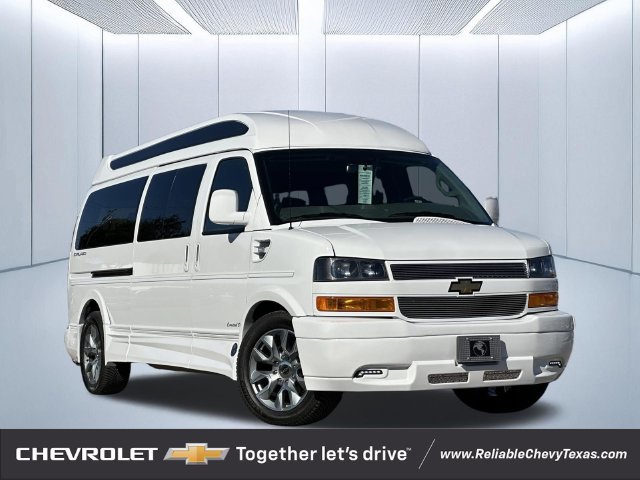 2026 Chevrolet Express Passenger 1LS Van