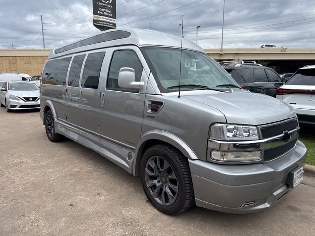 2025 Chevrolet Express 2500 Extended Work Van HD's photo