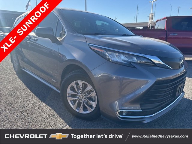 2021 Toyota Sienna XLE's photo