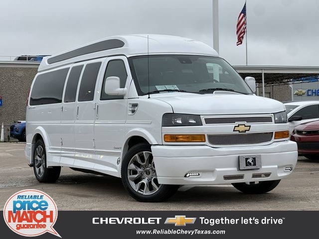 2026 Chevrolet Express 2500 Extended Work Van HD's photo