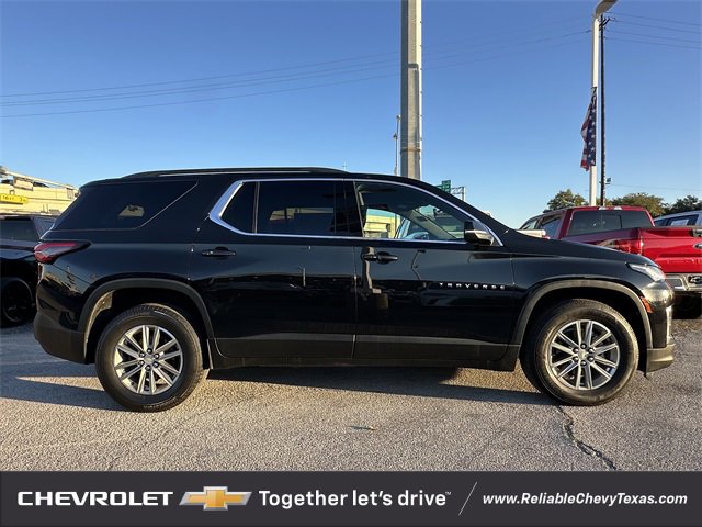 2022 Chevrolet Traverse Leather photo 2