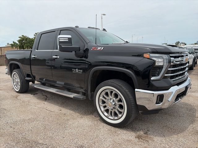 2025 Chevrolet Silverado HD LTZ 4WD Crew Cab Standard Box's photo