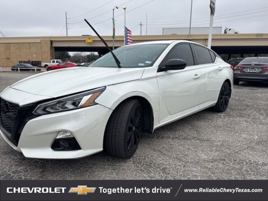 Used 2022 Nissan Altima SR FWD Sedan