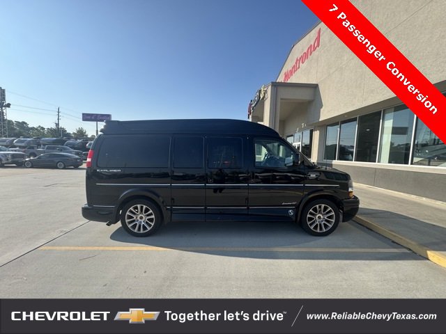 2021 Chevrolet Express Passenger 2500 photo 2