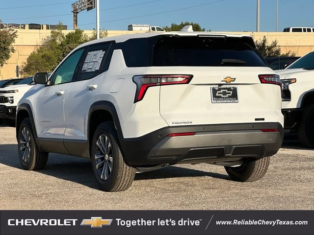2027 Chevrolet Equinox LT - Photo 4
