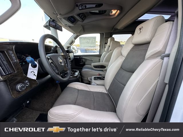 New 2026 Summit White Chevrolet WT image 27