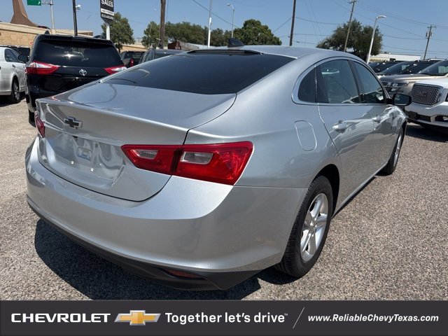 2021 Chevrolet Malibu LS photo 2