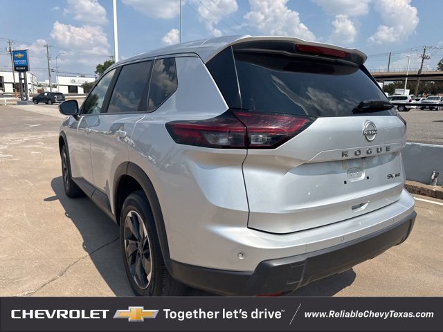 2024 Nissan Rogue SV photo 2