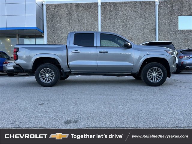 2026 Chevrolet Colorado LT photo 2