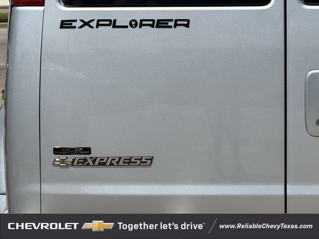 2025 Chevrolet Express Cargo Work Van - Photo 9