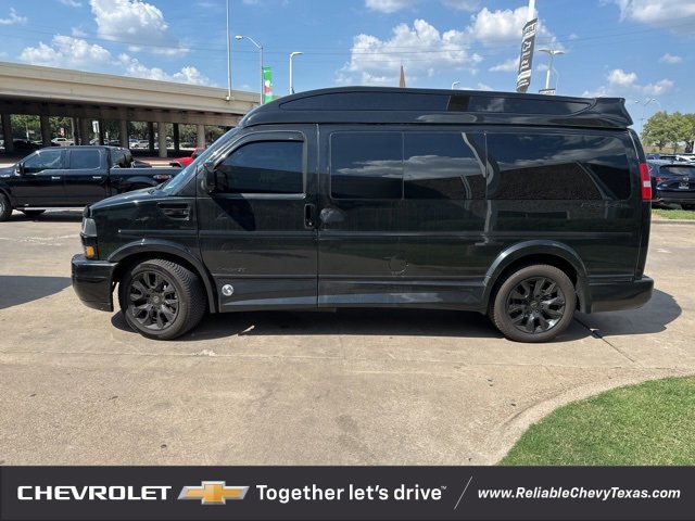 2024 Chevrolet Express 2500 Van Cargo photo 3