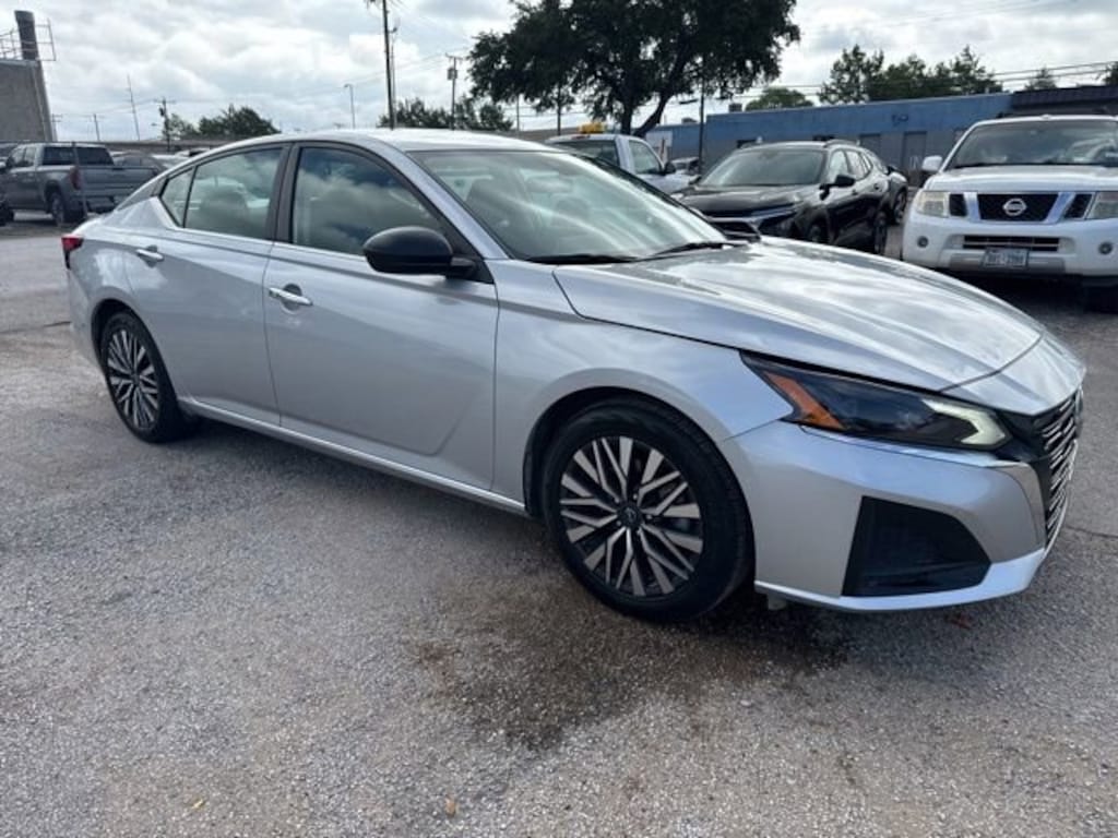 Used 2024 Nissan Altima SV FWD Sedan