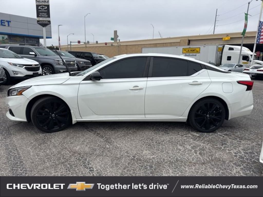 Used 2022 Nissan Altima SR FWD Sedan