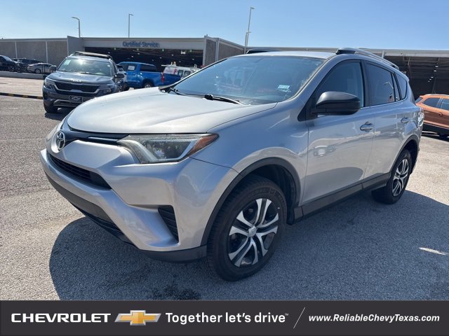 2016 Toyota RAV4 LE photo 2