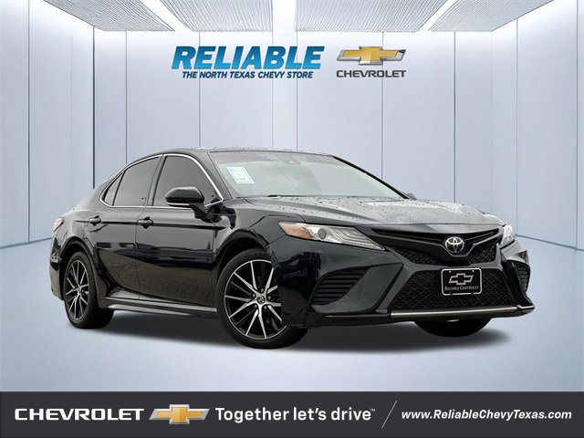 2019 Toyota Camry XSE's photo
