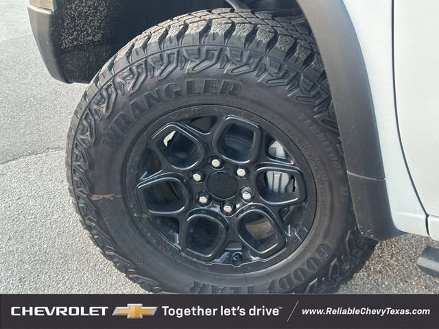 2026 Chevrolet Silverado 1500 ZR2 - Photo 10