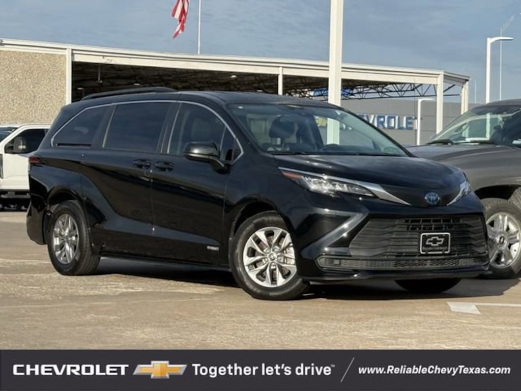 Used 2021 Toyota Sienna LE Van