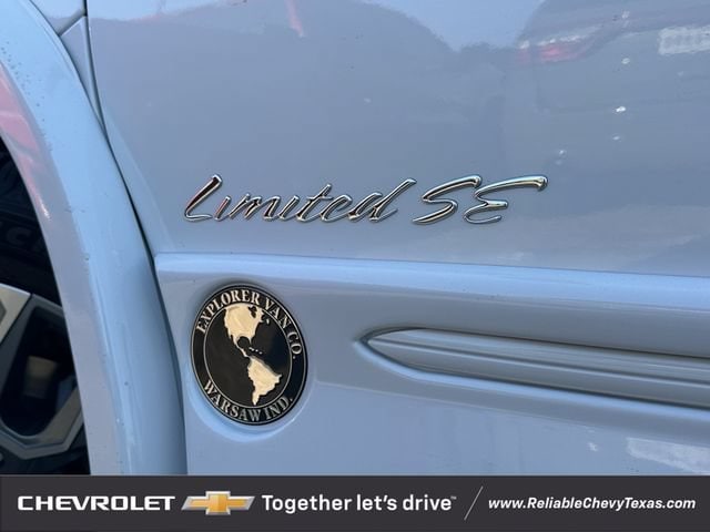 New 2026 Summit White Chevrolet WT image 9
