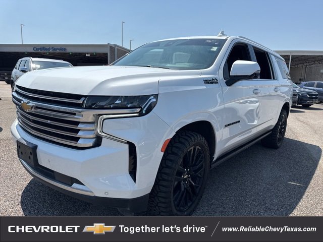2022 Chevrolet Suburban High Country photo 2