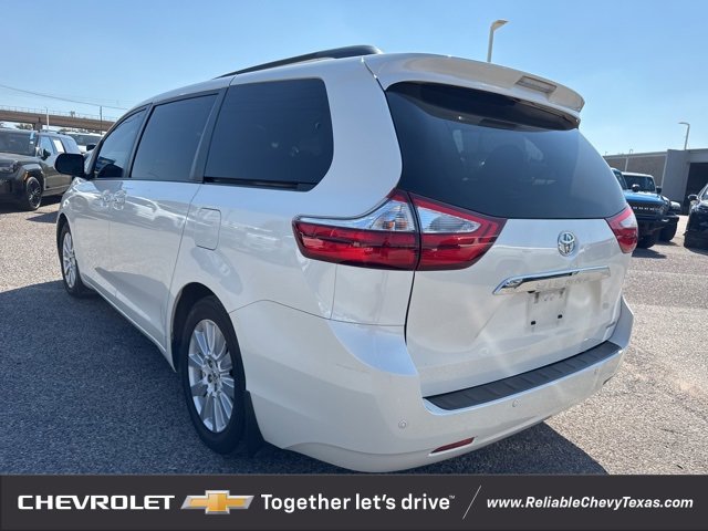 2017 Toyota Sienna Limited XLE Premium photo 4