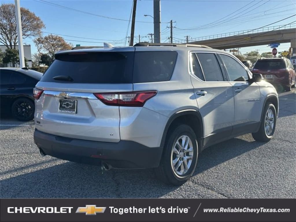 Used 2021 Chevrolet Traverse LT Cloth SUV