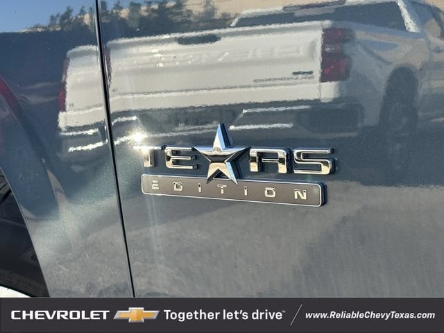 2026 Chevrolet Suburban LT - Photo 8