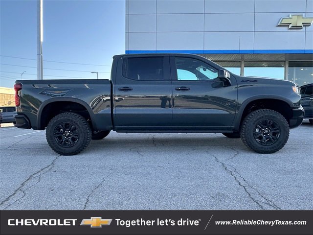 2025 Chevrolet Silverado 1500 ZR2 photo 3
