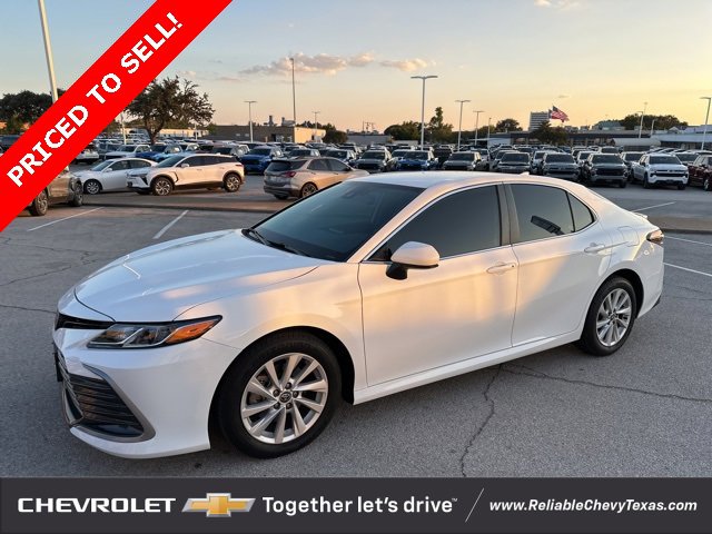 2022 Toyota Camry LE photo 2