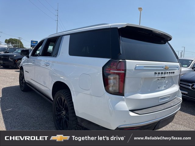 2022 Chevrolet Suburban High Country photo 3