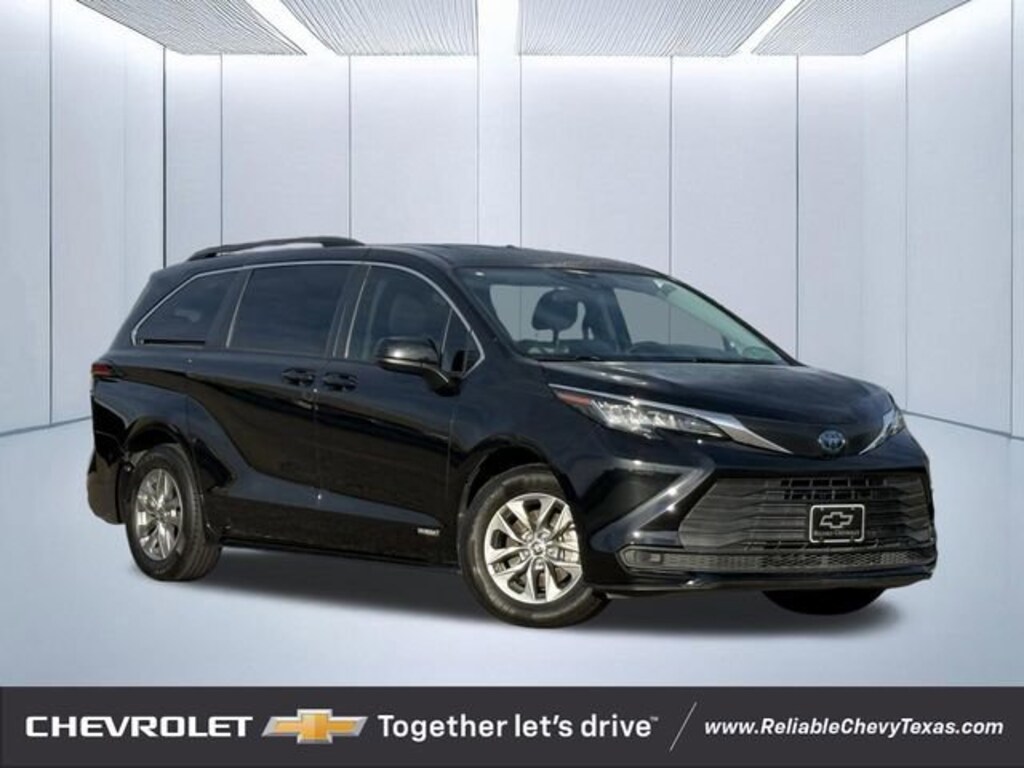 Used 2021 Toyota Sienna LE Van
