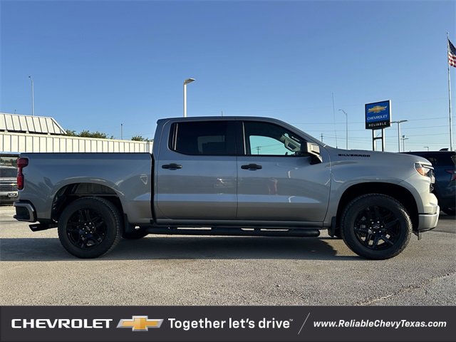 2025 Chevrolet Silverado 1500 Custom photo 3