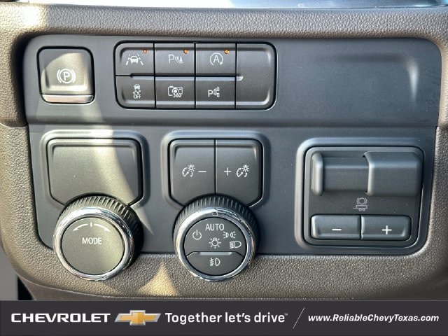 2026 Chevrolet Suburban LT - Photo 22