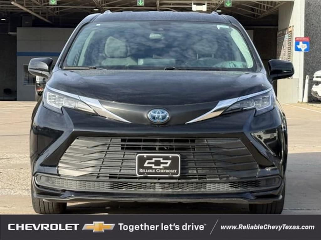Used 2021 Toyota Sienna LE Van