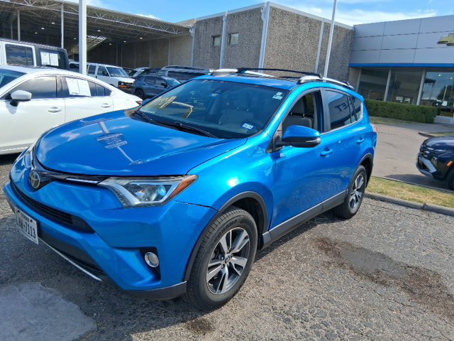Used 2018 Toyota RAV4 XLE with VIN JTMWFREV1JJ191070 for sale in Richardson, TX