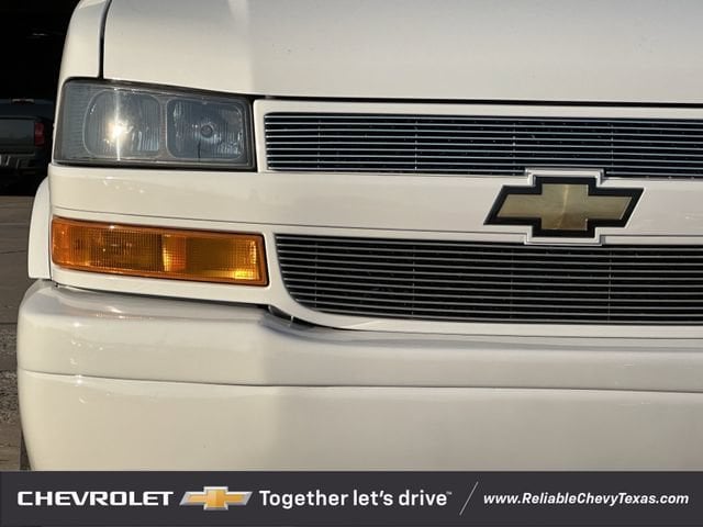 New 2026 Summit White Chevrolet WT image 8