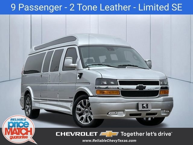 2025 Chevrolet Express 2500 Extended Work Van HD's photo