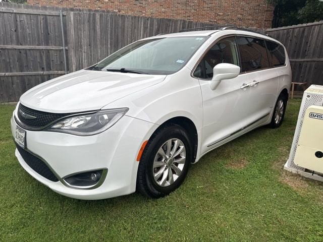 Used 2018 Chrysler Pacifica Touring L with VIN 2C4RC1BG4JR118901 for sale in Richardson, TX