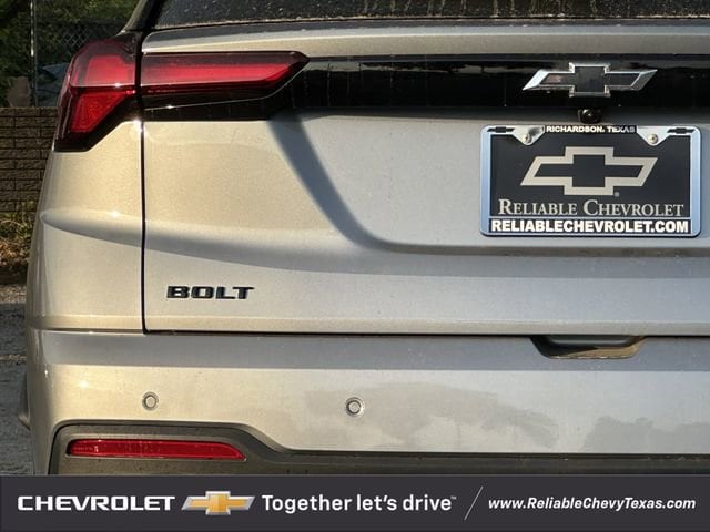 2027 Chevrolet Bolt LT - Photo 6
