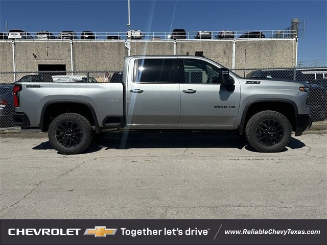 2025 Chevrolet Silverado 2500HD LTZ photo 3