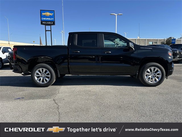 2026 Chevrolet Silverado 1500 Custom photo 3