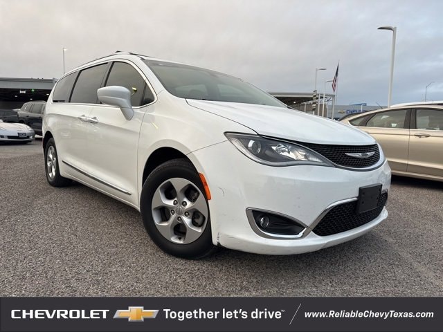 2017 Chrysler Pacifica Touring-L Plus's photo