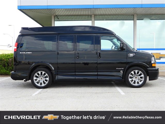 2025 Chevrolet Express Cargo 2500 photo 3