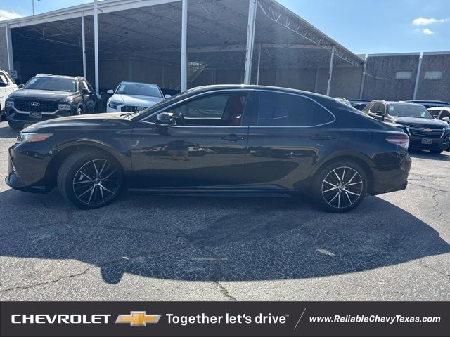 2019 Toyota Camry XSE photo 3