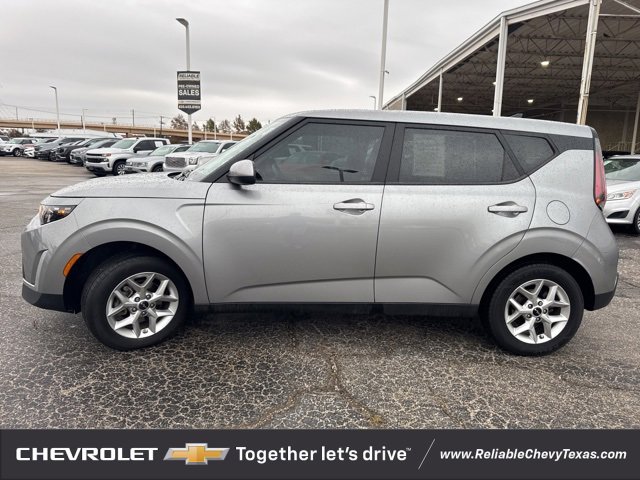 2023 Kia Soul LX photo 2