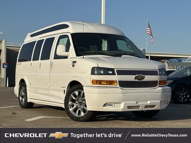 New 2026 Summit White Chevrolet WT image 2