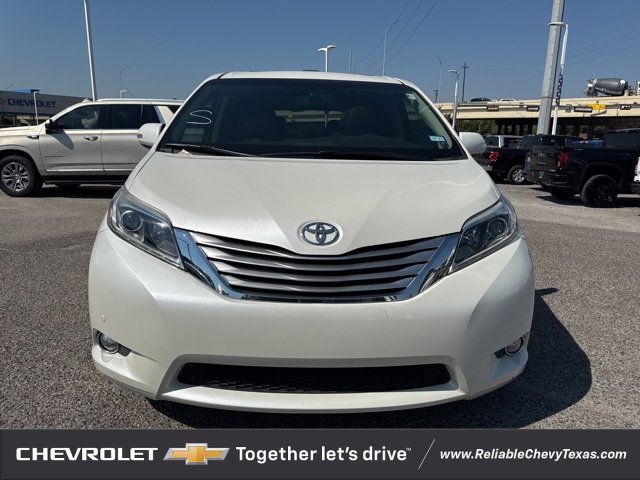 2017 Toyota Sienna Limited XLE Premium photo 2