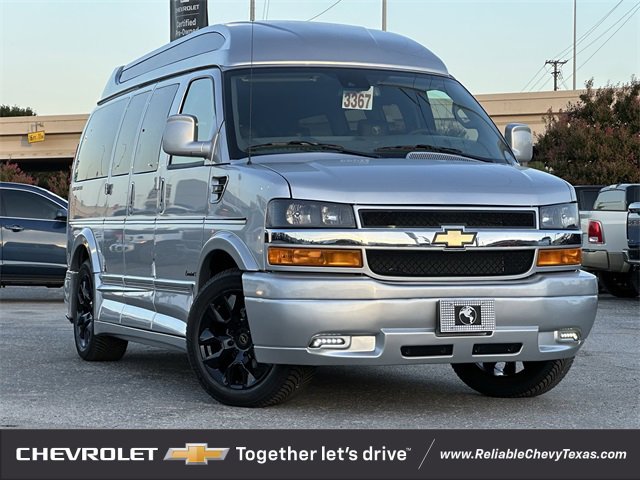 2025 Chevrolet Express Cargo 2500 Van photo 2