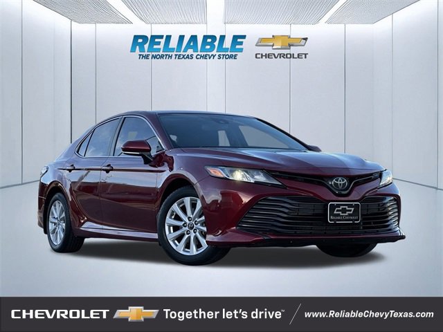 2018 Toyota Camry LE's photo