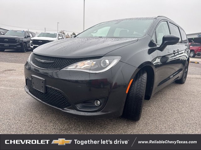 2018 Chrysler Pacifica Touring Plus photo 2